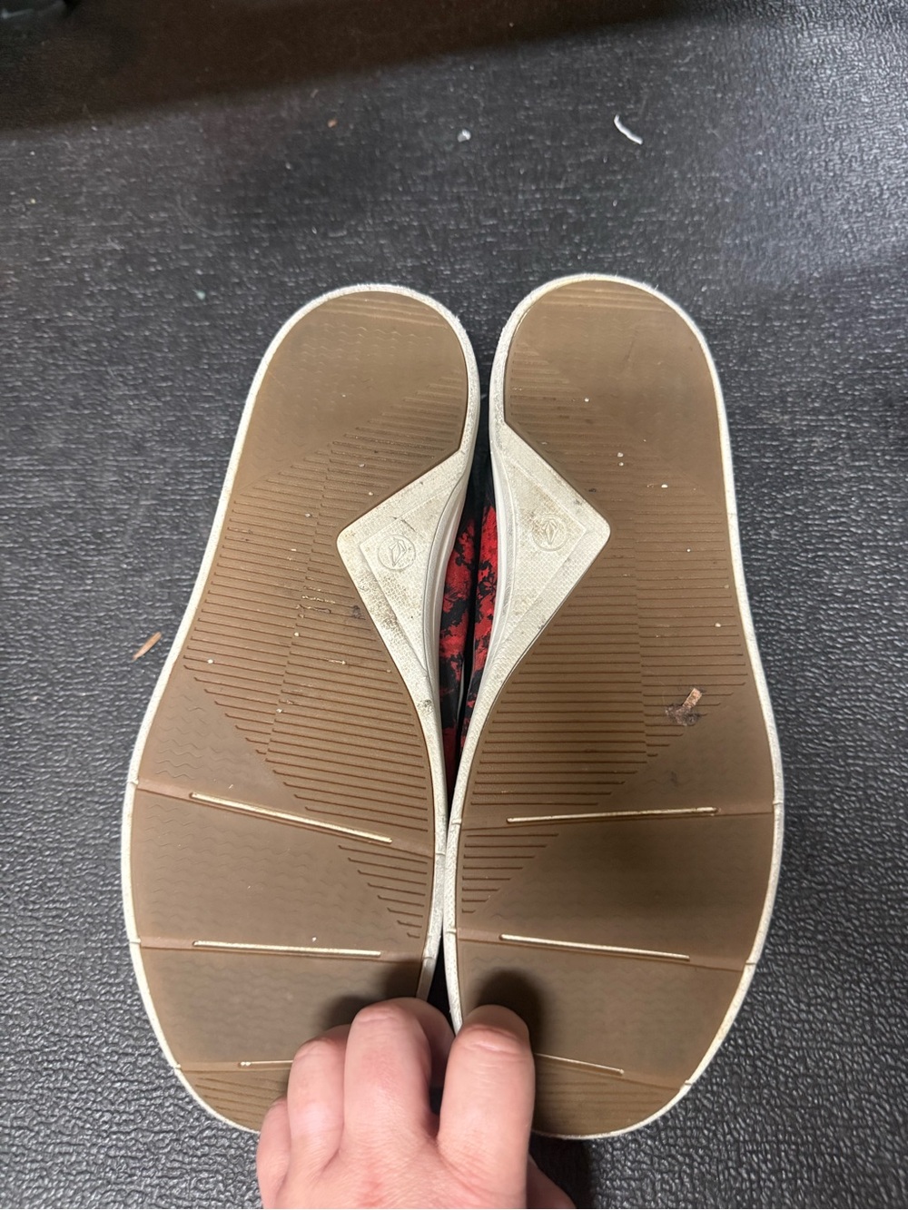 Volcom Men’s Red & Black water shoes - Picture 3 of 3
